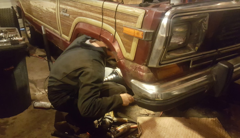 Illustration for article titled I've Been Procrastinating On My $800 Jeep Grand Wagoneer Build And Now It's Time To Hustle